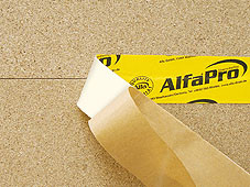 picture 2: AlfaPro: Aggressiv klebendes Spezialpapierband für die luftdichte Verklebung