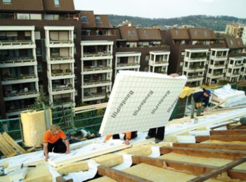 picture 1:Gute Umsatzchancen für das Handwerk in der Steildach-Sanierung (von: Paul Bauder GmbH & Co. KG)