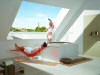 roto-azuro-panorama-dachfenster-macht-die-dachwohnung-zur-wohn-oase