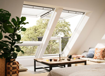 Erste solarbetriebene Hitzeschutz-Markise für VELUX Flachdach-Fenster (von: VELUX Deutschland GmbH)